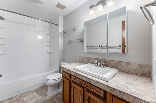 8242 Tamarac St, Englewood CO 80112-3233 exterior