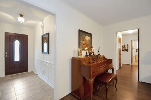 717 Newman St, Angleton, TX 77515-3418