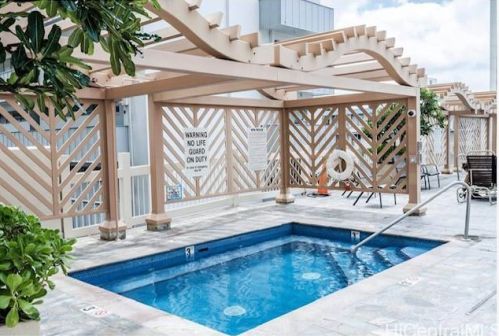 445 Seaside Ave, Honolulu HI  96815-2640 exterior