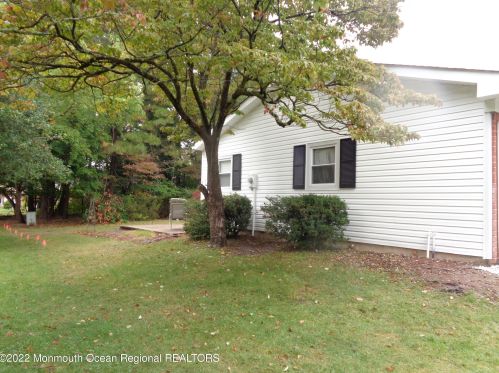 81 Constitution Blvd, Lakehurst, NJ 08759-1970