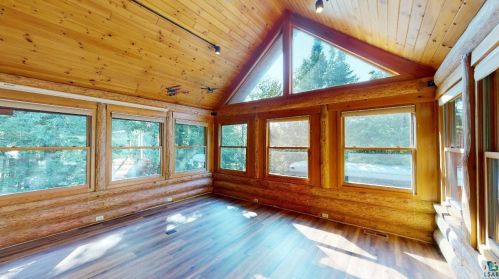 501 3rd Ave, Lutsen, MN 55604