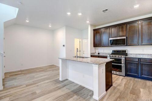 21543 59th Pl, Denver CO  80019-6614 exterior