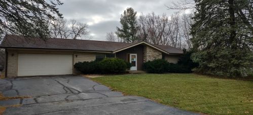 6353 Graydon Rd, Rockford, IL 61109-1809