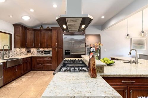 2328 Chapman Rd, Glendale CA  91214-3013 exterior
