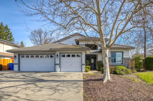 132 Stinnet Way, Folsom, CA 95630-8556