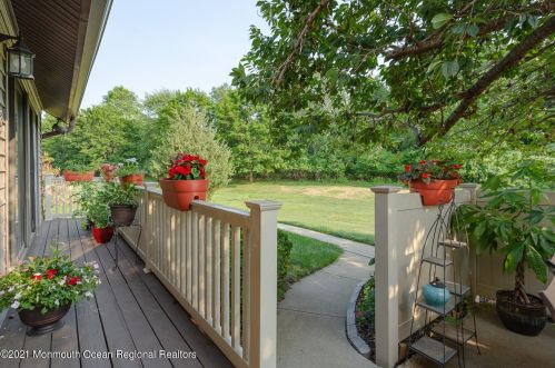 42 Cotswold Cir, Tinton Falls NJ  07712-2645 exterior