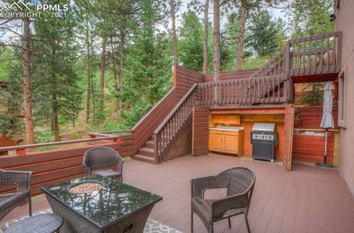 1070 Kings Crown Rd, Woodland Park CO 80863-7732 exterior