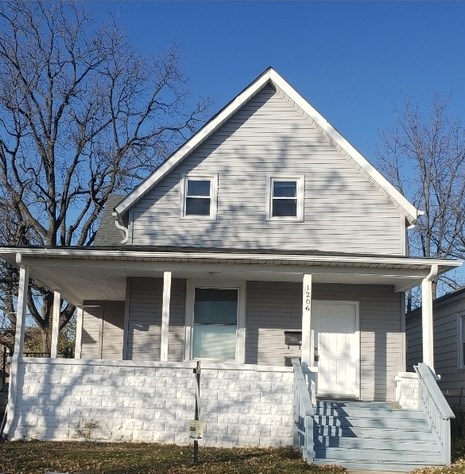 1206 Clarkson St, Waukegan, IL 60085-3730