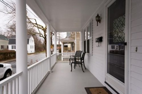 103 3rd St, Middletown, RI 02840-1539