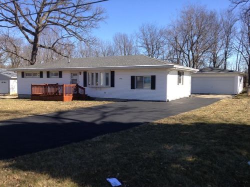 2520 File Dr, Decatur, IL 62521-9436