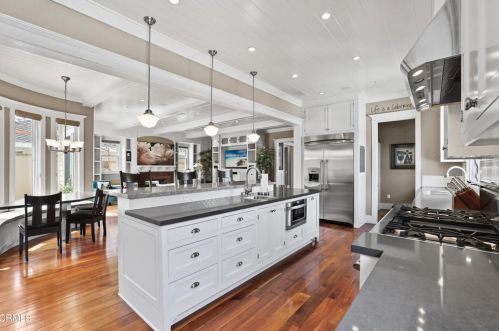 1746 Main St, Huntington Beach CA  92648-2723 exterior