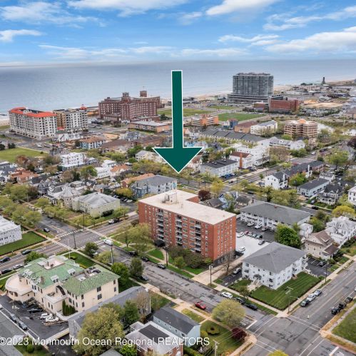 1615 Park Ave, Tinton Falls NJ  07712-5281 exterior