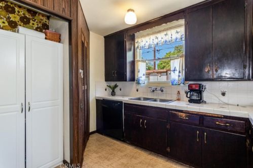 841 Normandy Pl, Santa Ana CA 92701-6223 exterior