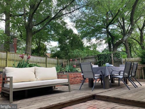 1511 Delmont Ln, Silver Spring MD 20912-7036 exterior