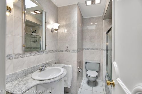 9 Fox Hill Rd, Middletown NJ exterior