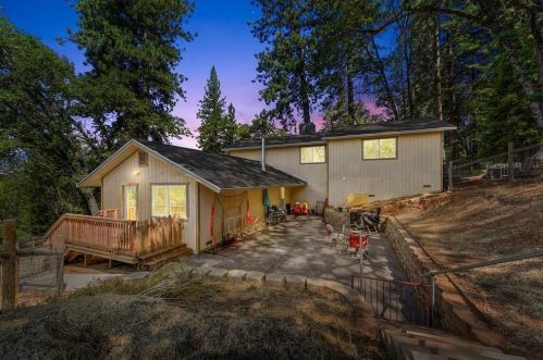 895 Sunray Ln, Cape Horn, CA 95713-9555