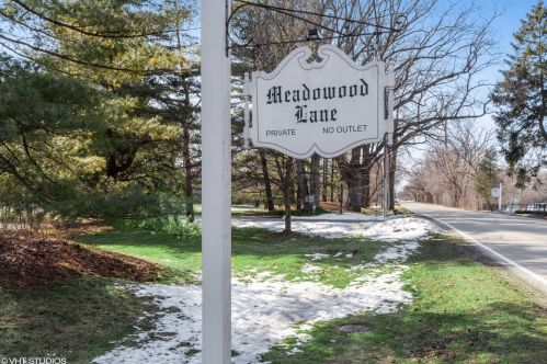 26 Meadowood Ln, Northfield, IL 60093-3237