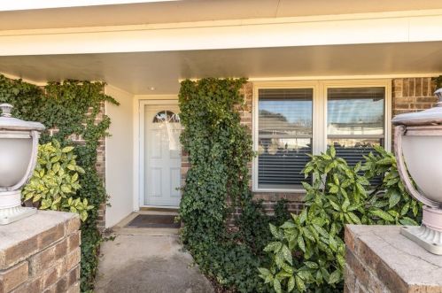 6504 Victoria Ave, Fort Worth TX  76180-8048 exterior