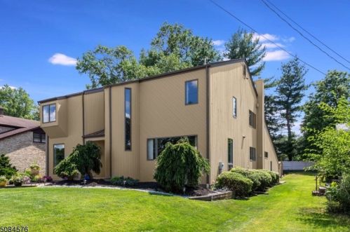 31 Mountain Ave, Cedar Knolls, NJ 07927-1203