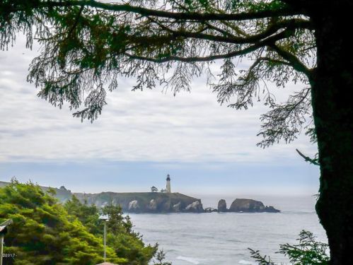 130 70th St, Newport, OR 97365-9503