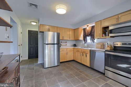 3236 Randy Rd, Lancaster PA  17601-1408 exterior