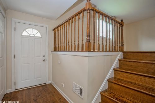 661 New Mexico Trl, Elk Grove Vlg, IL 60007-2818