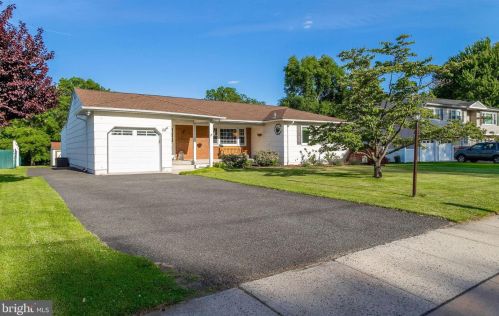 8 Rockwood Ave, Trenton, NJ 08619-3718