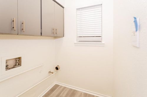 8501 Cameron Rd, Austin TX  78754-3940 exterior