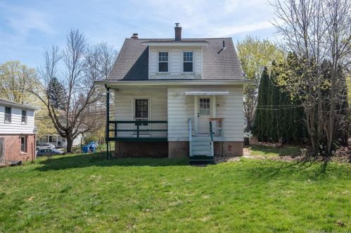 32 Bretton Rd, Middletown CT  06457-4112 exterior