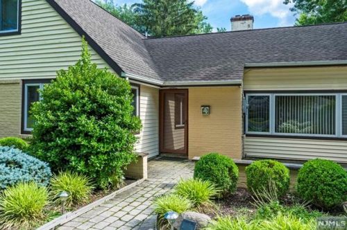 878 Roslyn Rd, Ridgewood, NJ 07450-2102