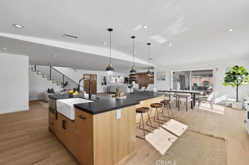11872 Gladstone Dr, Santa Ana CA  92705-2938 exterior
