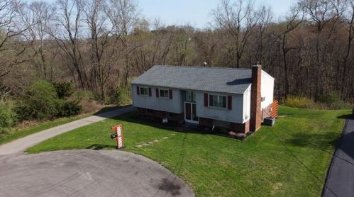 1423 Lexington Dr, New Brighton, PA 15066-3711