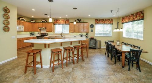 1620 Rose Garden Ct, Modesto, CA 95356-9368