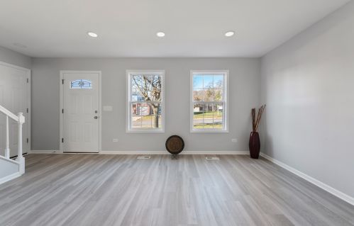 1489 Walnut Cir, Carol Stream IL  60188-9074 exterior