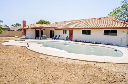 1237 Eisner Pl, Anaheim CA  92801-4704 exterior