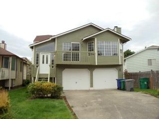 2038 8th Dr, Seattle, WA 98055-3920