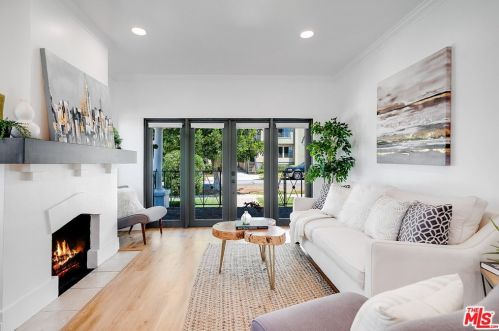 1350 Carlton Dr, Glendale CA  91205-1421 exterior