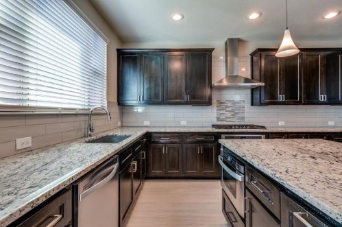 405 Templeton Dr, Fort Worth TX  76107-2252 exterior