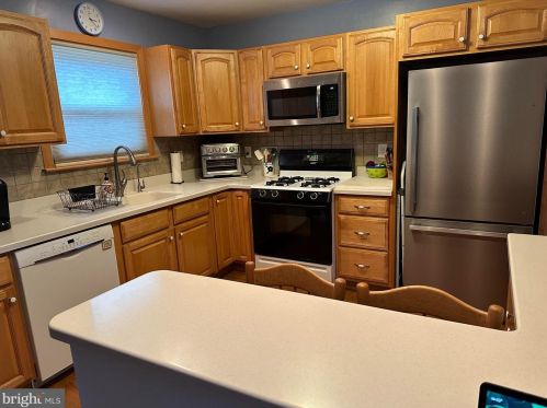 68 Nancy Ln, Trenton, NJ 08638-1517