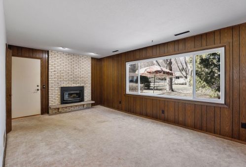 925 Arbogast St, Saint Paul MN  55126-3825 exterior