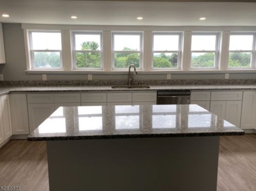 17 Hillside Ave, Fredon, NJ 07860-1201