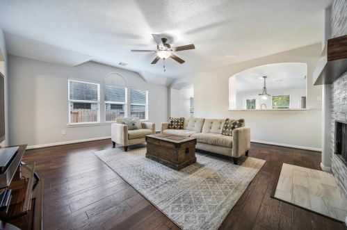30 Drifting Shadows Cir, Conroe, TX 77385-3493