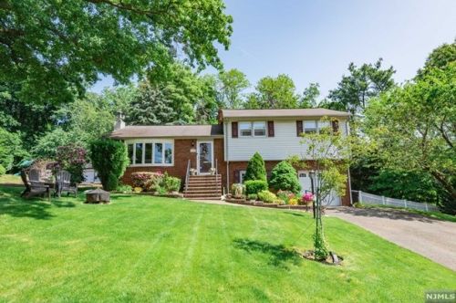 31 Serafin Pl, Ridgewood, NJ 07452-3209