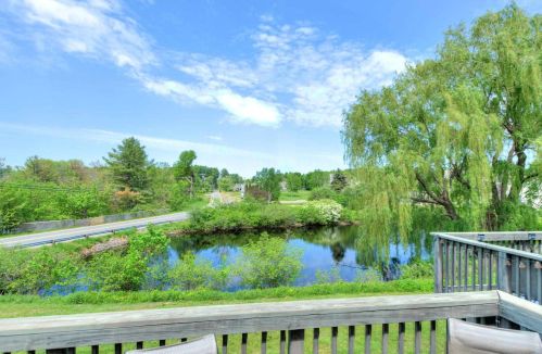151 Canterbury Ln, Londonderry, NH 03053-3633