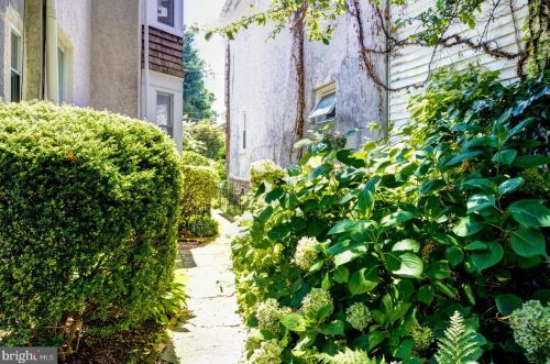 225 Gravers Ln, Philadelphia PA 19118-2802 exterior