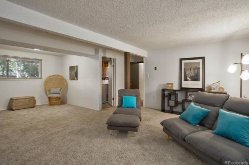 6917 Spruce Dr, Englewood CO 80112-1229 exterior