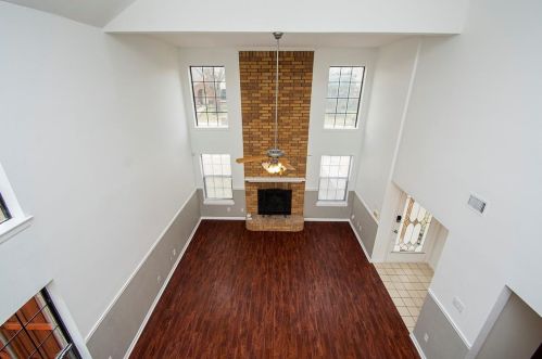 1921 Meadowview Ct, Carrollton TX 75010-4048 exterior