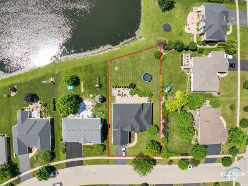 2247 Luther Lowell Ln, Sycamore IL  60178-8751 exterior