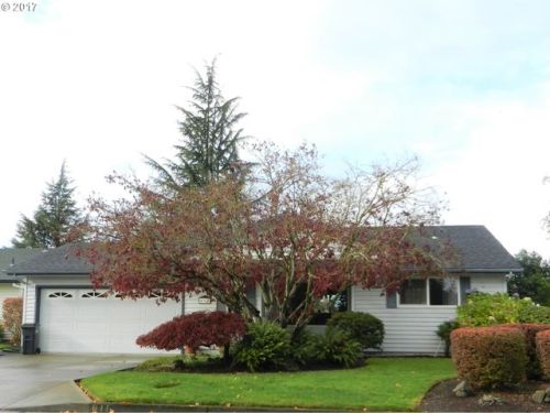 611 Cascade Dr, Woodburn OR  97071-3041 exterior