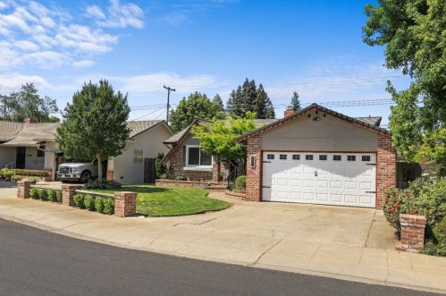 882 Bel Air Ct, Lodi, CA 95240-0928